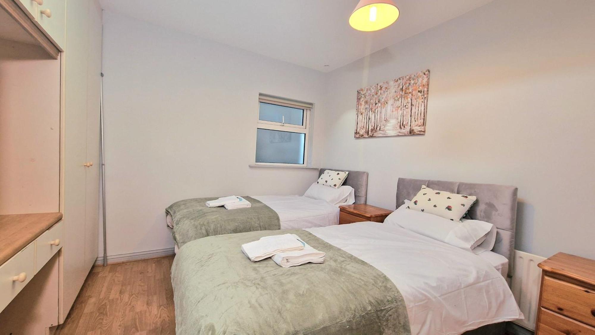 4 Bedroom Townhouse Galway Eksteriør billede